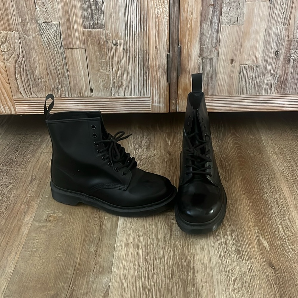 Dr. Martens Boots Women's Size US 9 Black Leather
